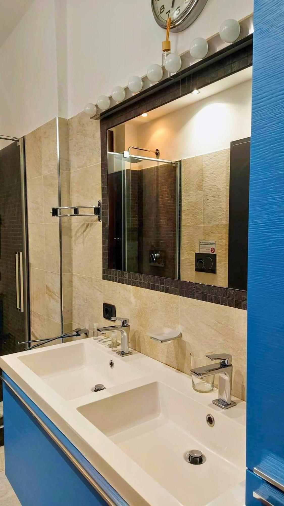 Vfh Stylish Boutique Apartment-City Center Milánó Kültér fotó
